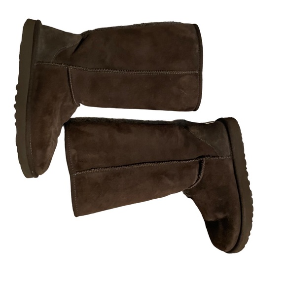 New Condition Ugg Classic Tall Boot, Size 7, Style Number 5815 - Picture 4 of 8